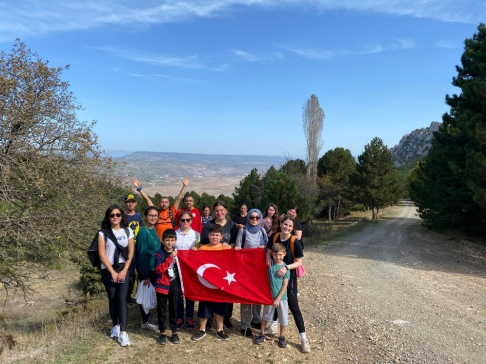Gölpazarı’nda Öğretmen Ve Öğrencilerinin Katılımı İle Doğa Yürüyüşü Gerçekleştirildi