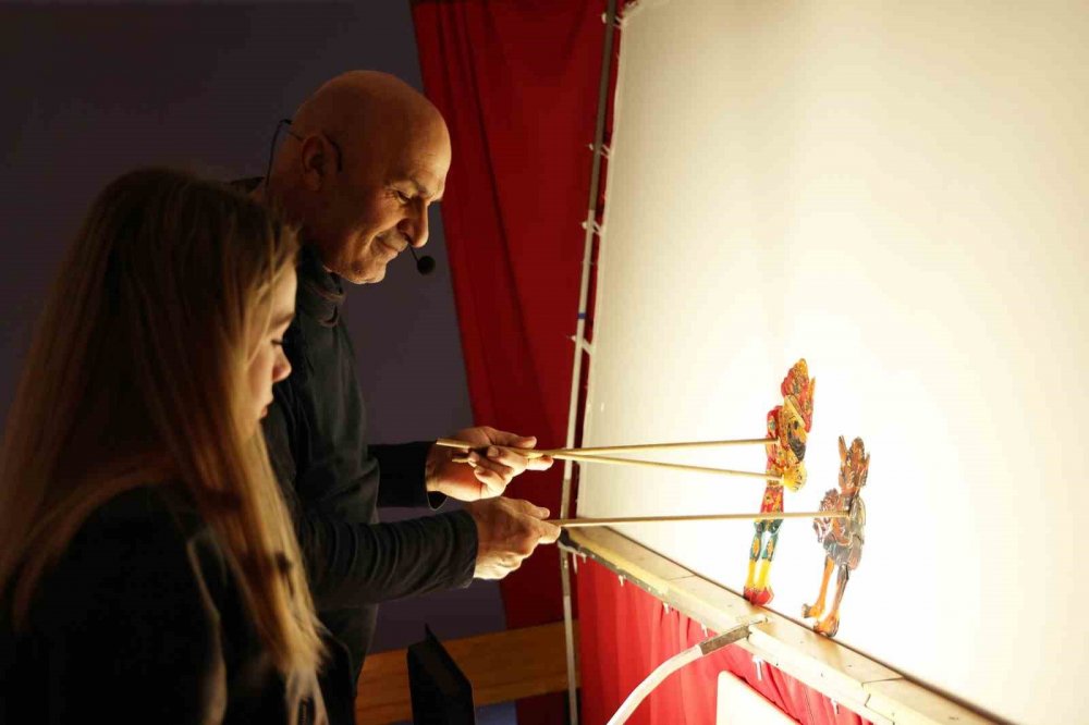Karagöz Ve Hacivat Enerji Tasarrufu İçin Çocuklarla Buluştu