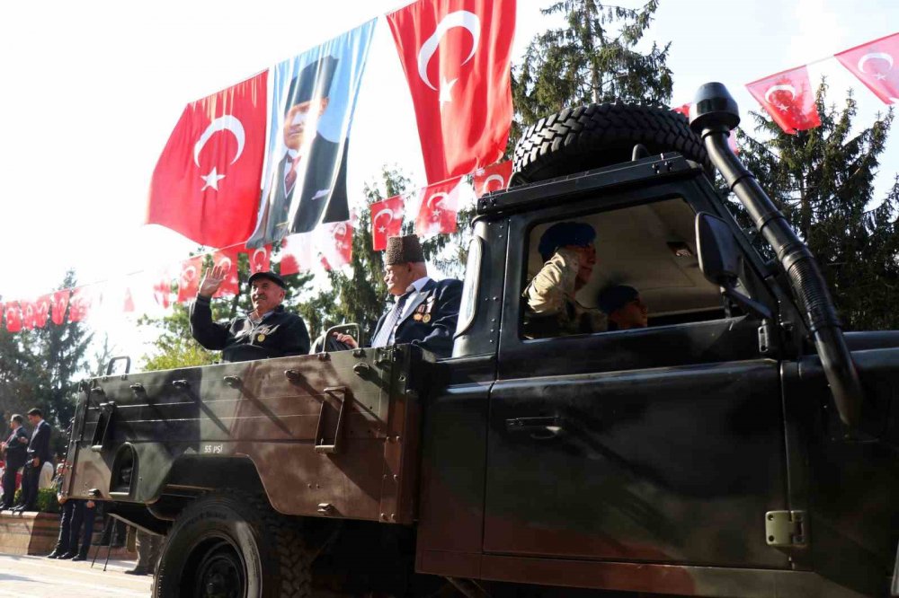 1923 Öğrenciden Göz Dolduran Harmandalı Zeybeği Gösterisi