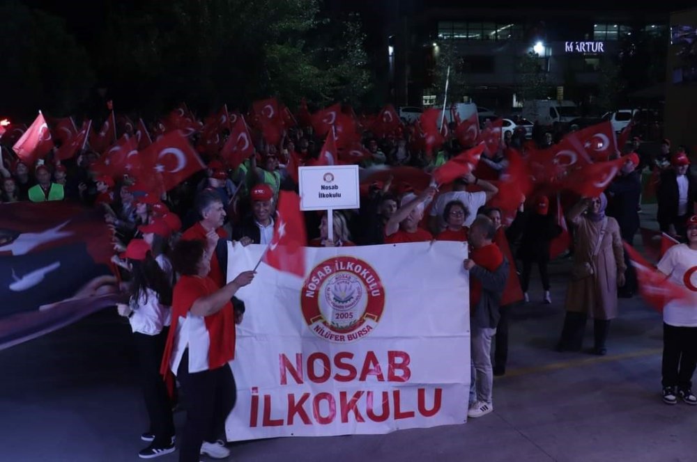 Cumhuriyet’in 100. Yılını Salonda Değil Kortejle Meydanda Kutladılar