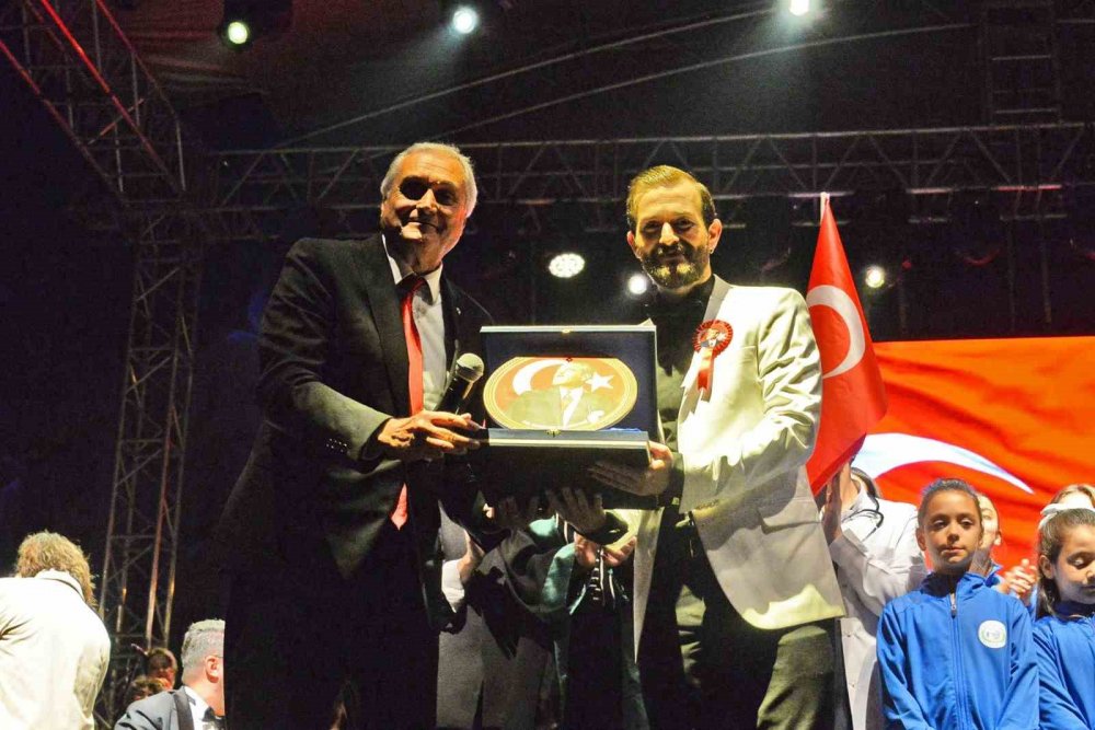 Bozüyük’te 100. Yıl Cumhuriyet Korosu’ndan Muhteşem Konser
