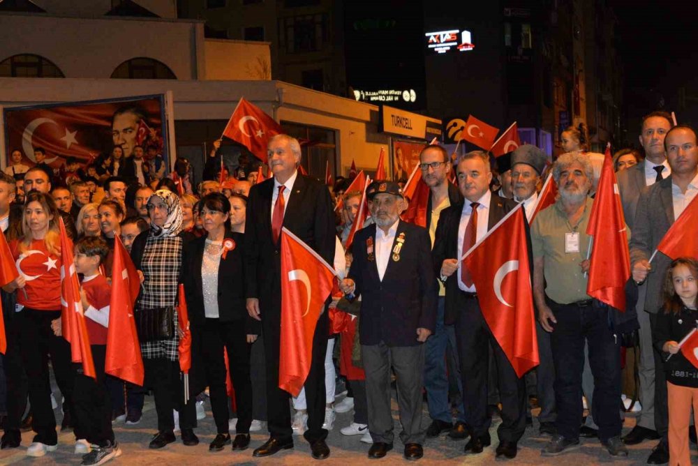 Bozüyük’te 100. Yıl Cumhuriyet Korosu’ndan Muhteşem Konser