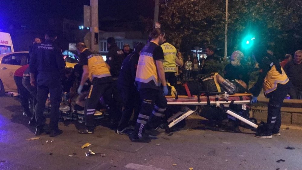 Hastane Yolunda Feci Kaza: 6 Yaralı