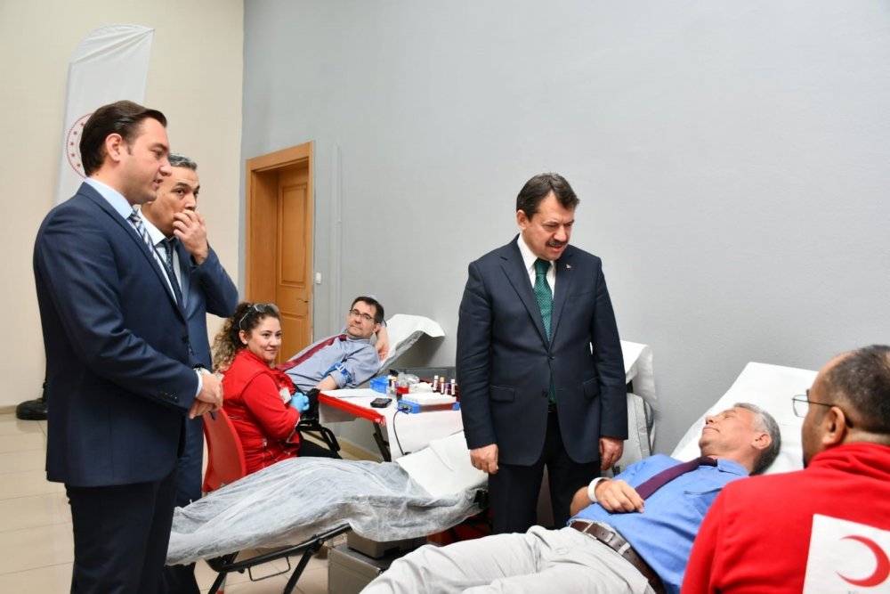 Kan Bağışı İçin Sıraya Girdiler