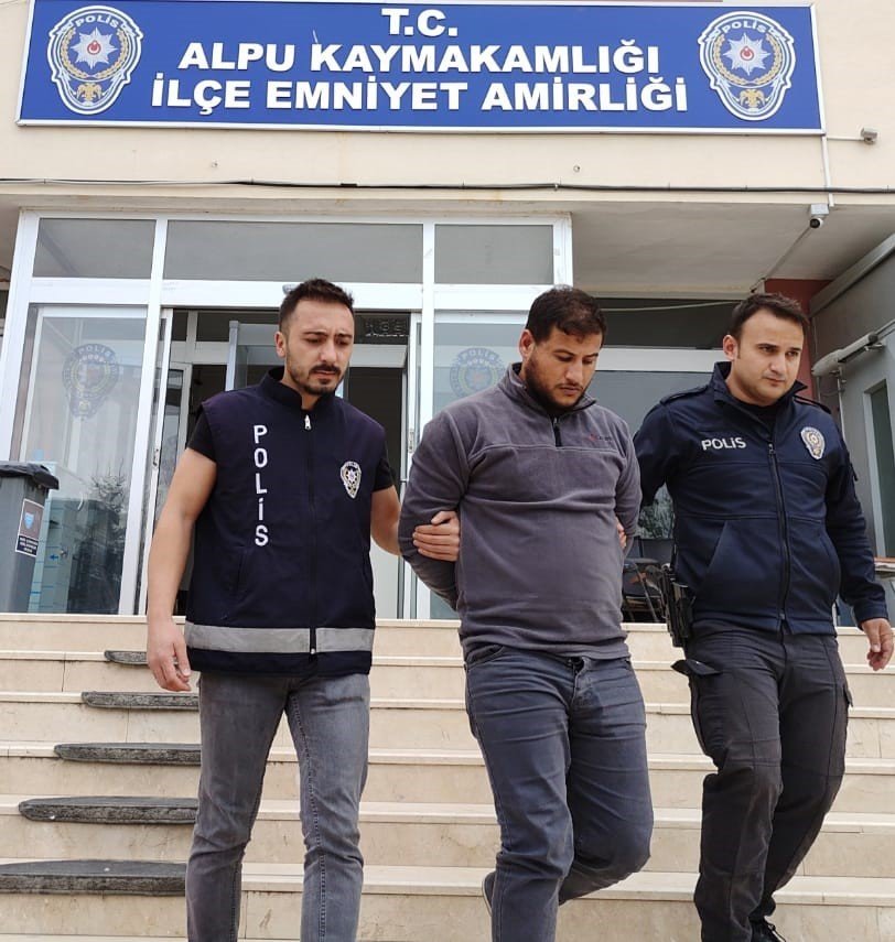 Kendisini Polis, Asker Veya Savcı Olarak Tanıtan Dolandırıcı Tutuklandı