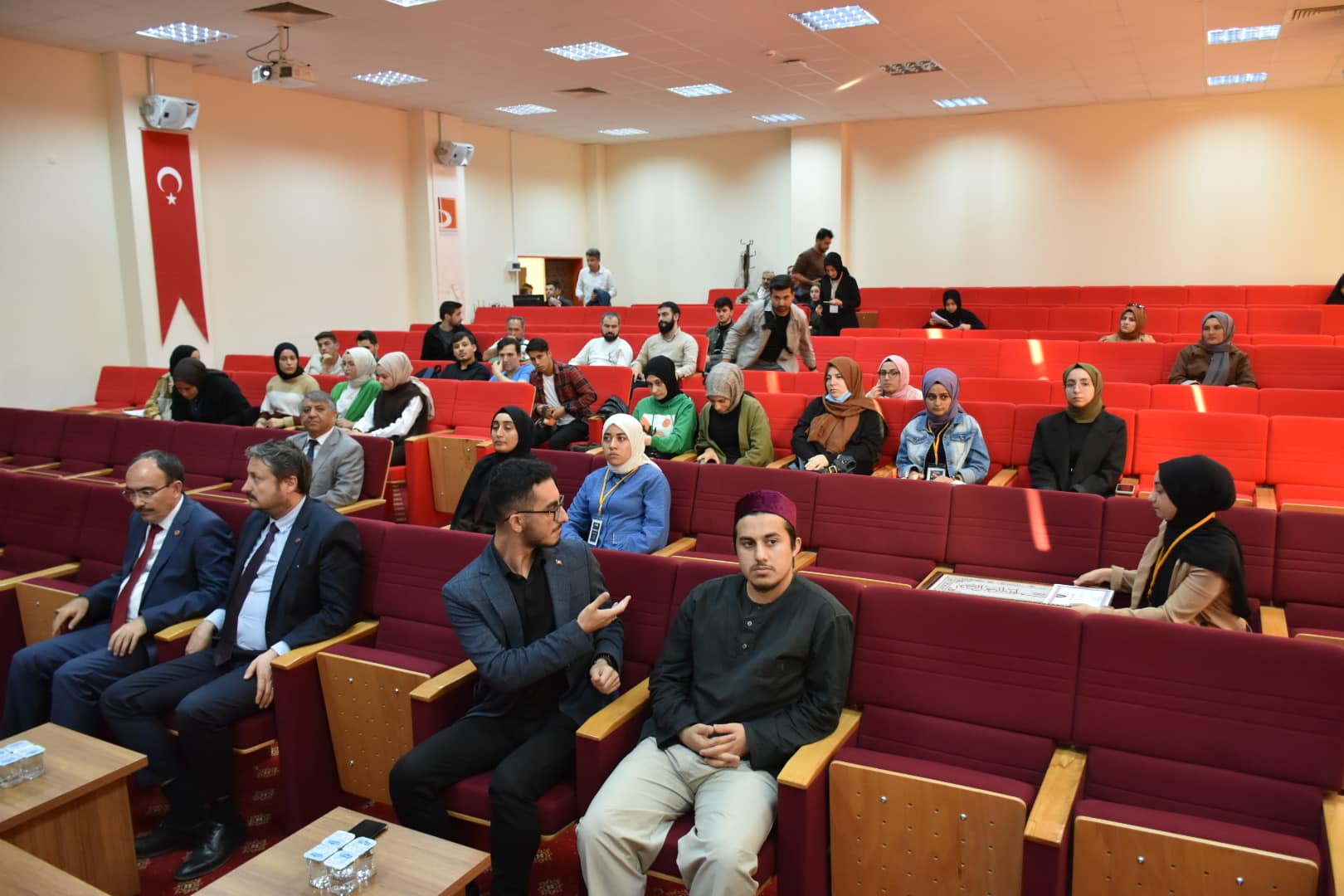 muftu-erhun-universite-ogrencilerine-konferans-verdi-1.jpg