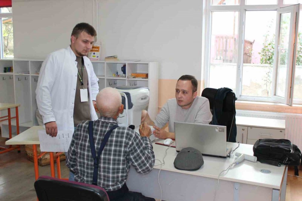 Tıp Öğrencileri Çadır Projesiyle Gönüllü Sağlık Hizmeti Vermeye Devam Ediyor