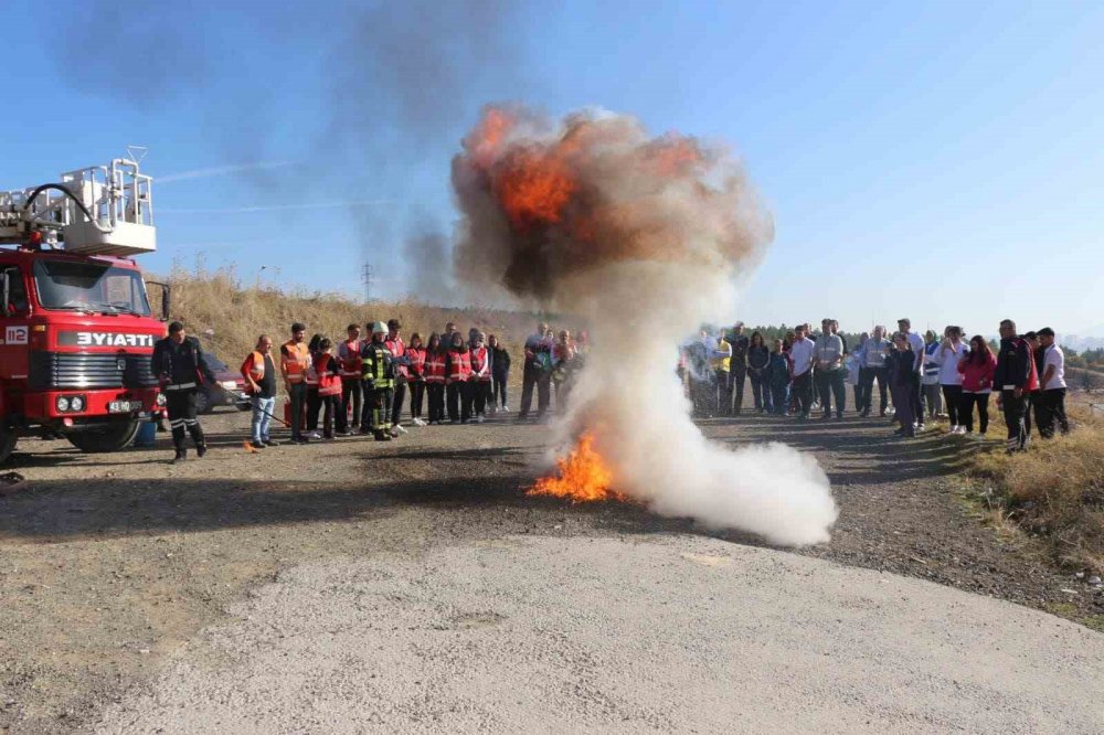 Yangın Tatbikatı Gerçeğini Aratmadı