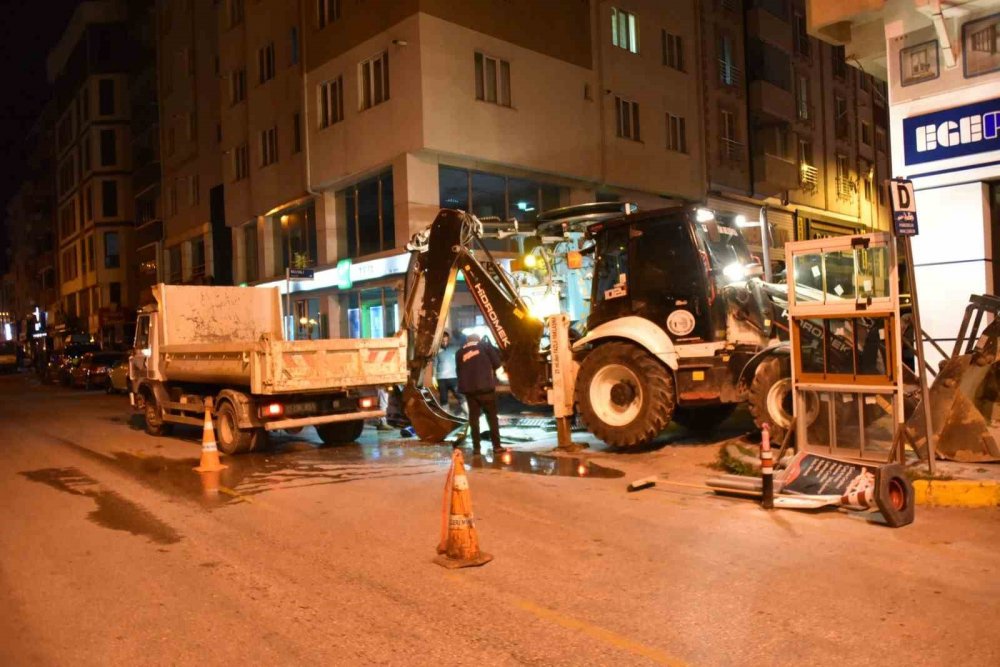 Bozüyük’te Yağmur Suyu Hatlarında Temizlik