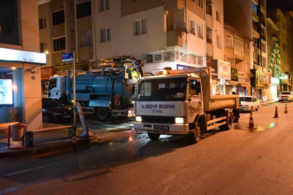 Bozüyük’te Yağmur Suyu Hatlarında Temizlik