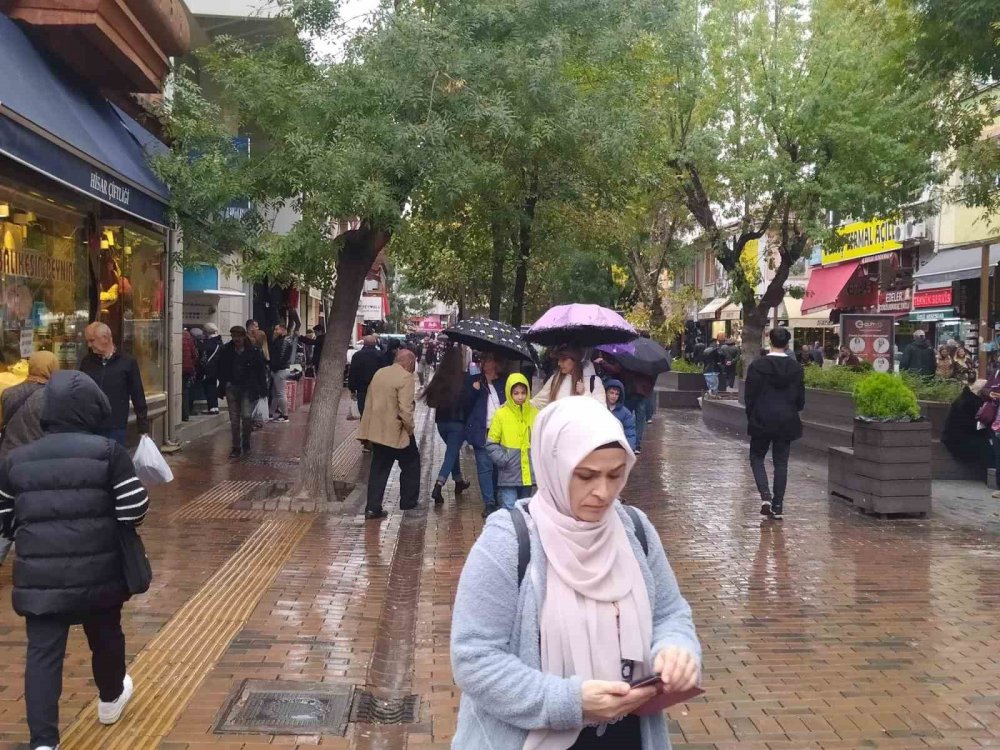 Yağışlarla Birlikte Hava Da Soğudu