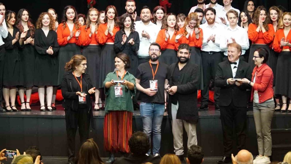 Tiyatro Coşkusuna Muhteşem Final
