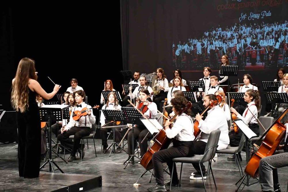 Çocuk Hakları Günü İçin Sahneye Çıktılar