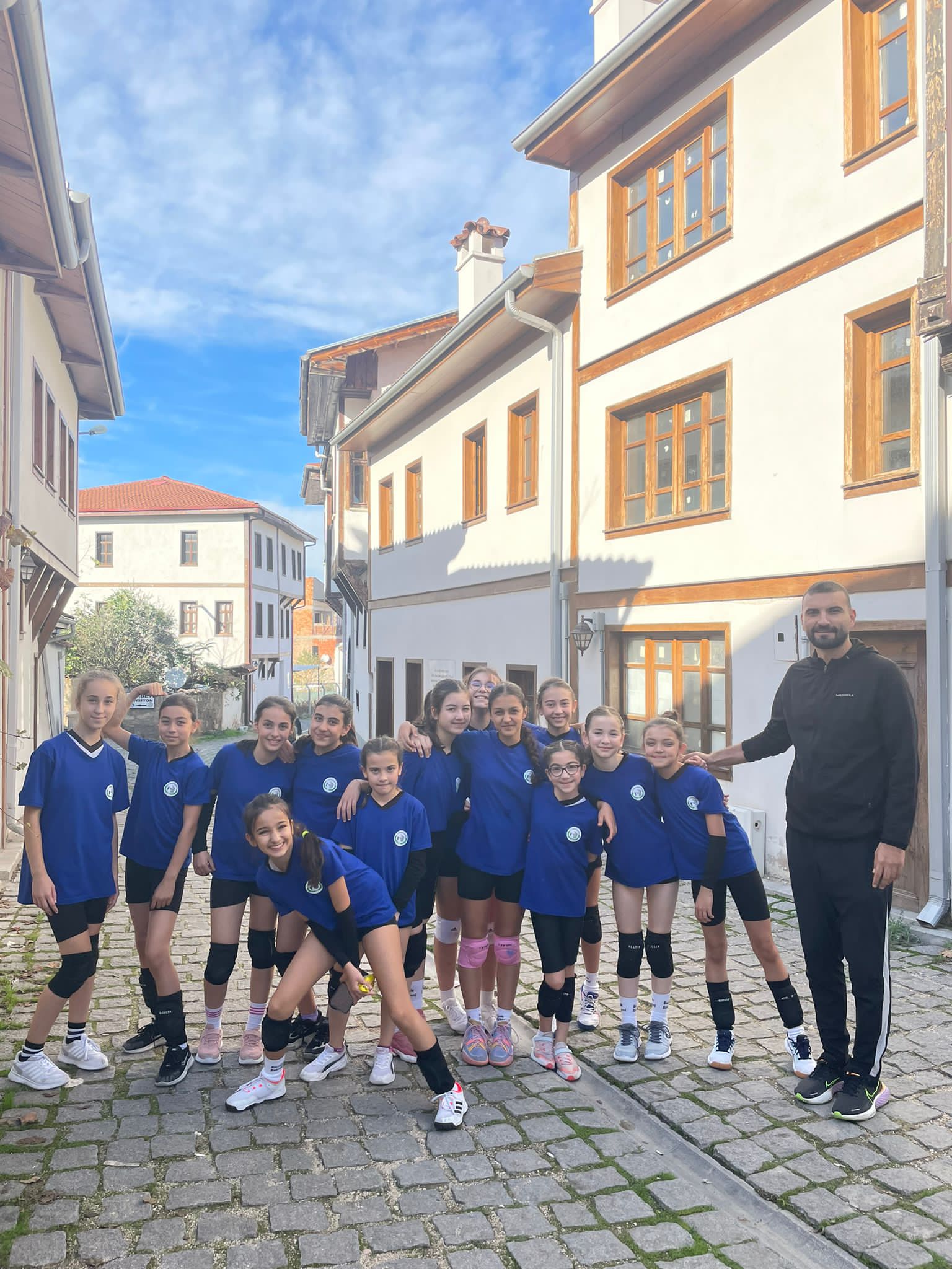 bozuyuklu-voleybolcular-sampiyon-oldu-3.jpg