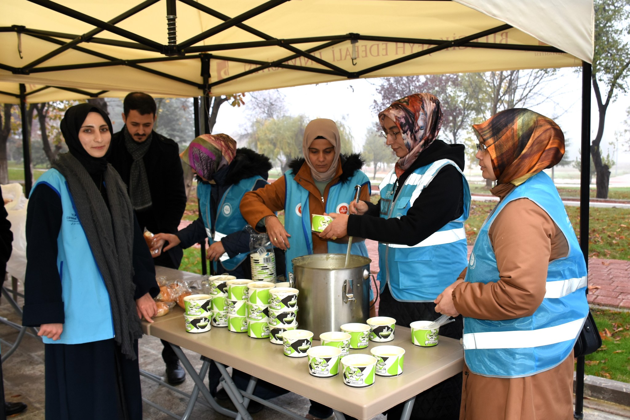 muftulukten-universiteli-genclere-corba-ikrami4.jpg