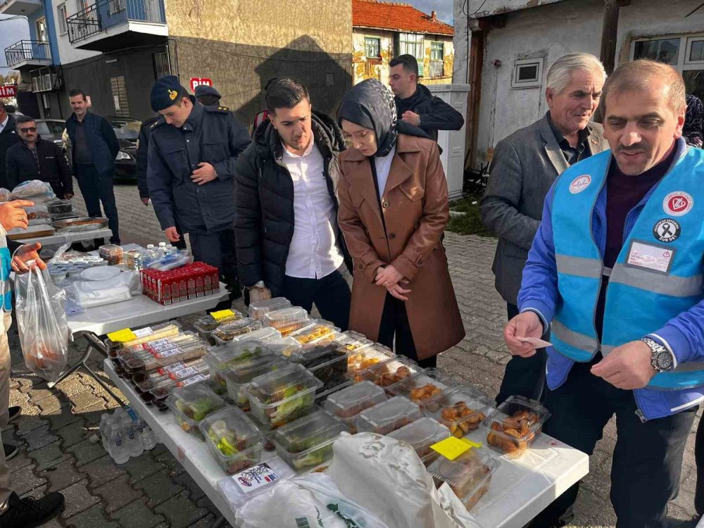 Dumlupınar’da Filistin İçin Hayır Çarşısı