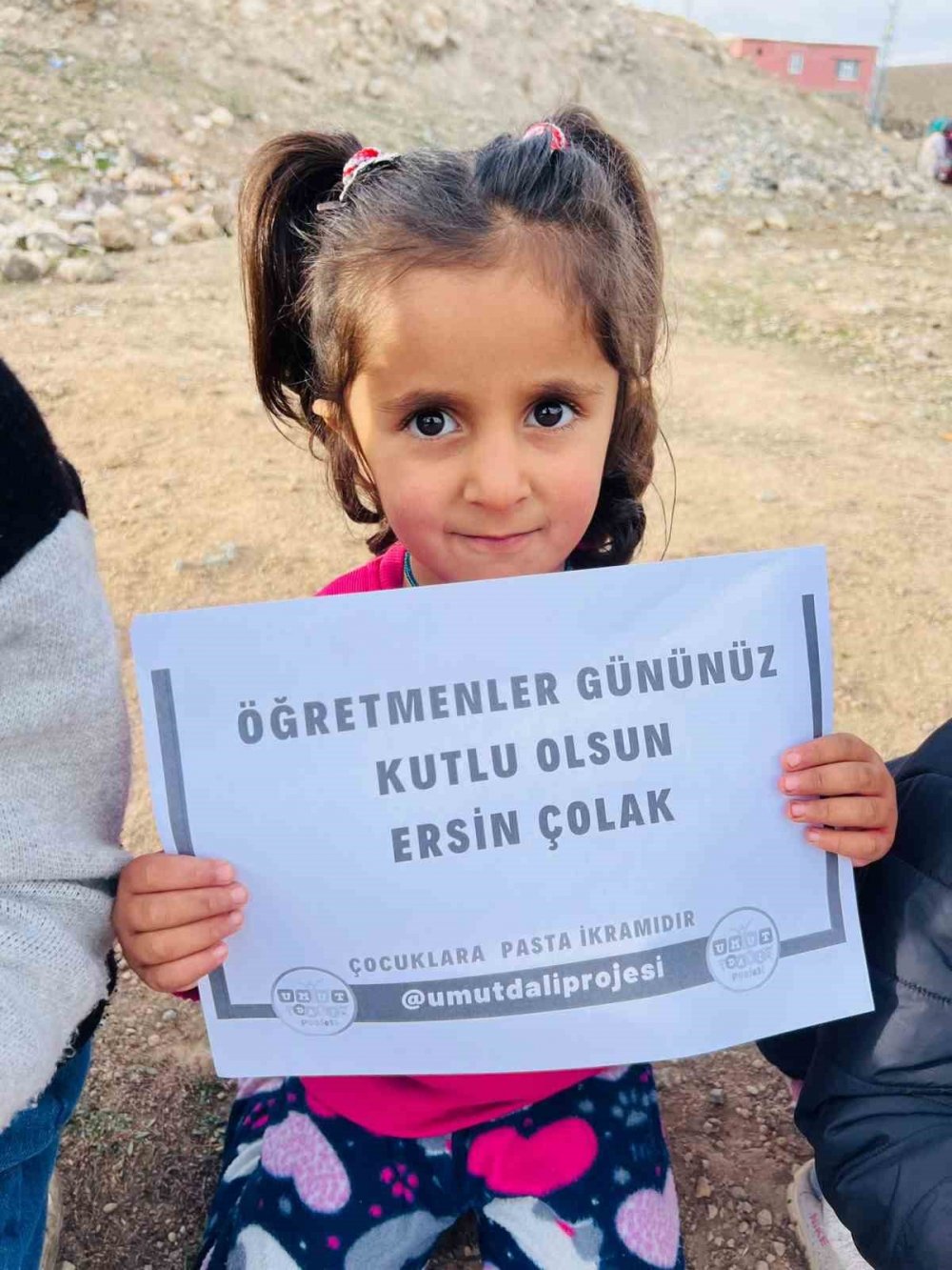 Yaşları Küçük, Yürekleri Kocaman