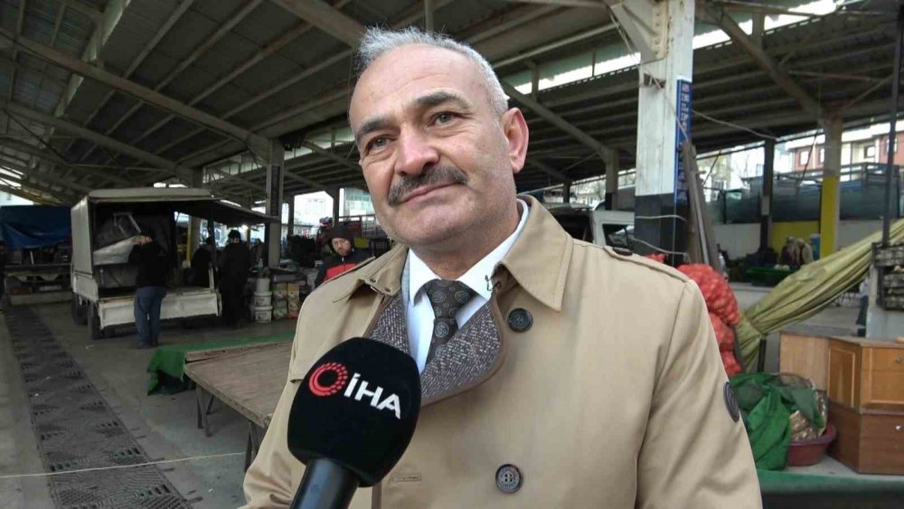 Hatalı Park Edilen Otomobillere Pazarcı Esnafından Kaydıraklı Çözüm