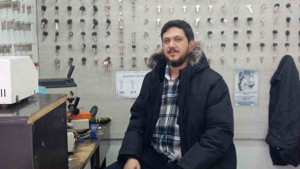 Baba Mesleğini 10 Metrekarelik İş Yerinde 20 Yıldır Sürdürüyor