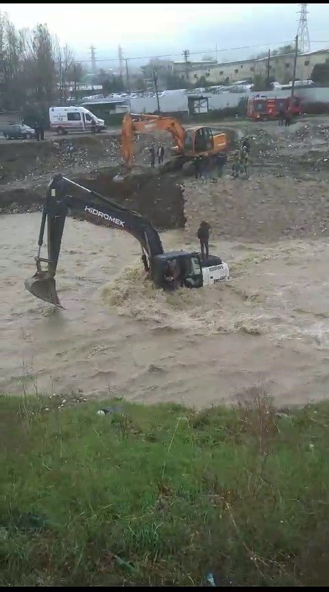 Azgın Sel Sularında Can Pazarı