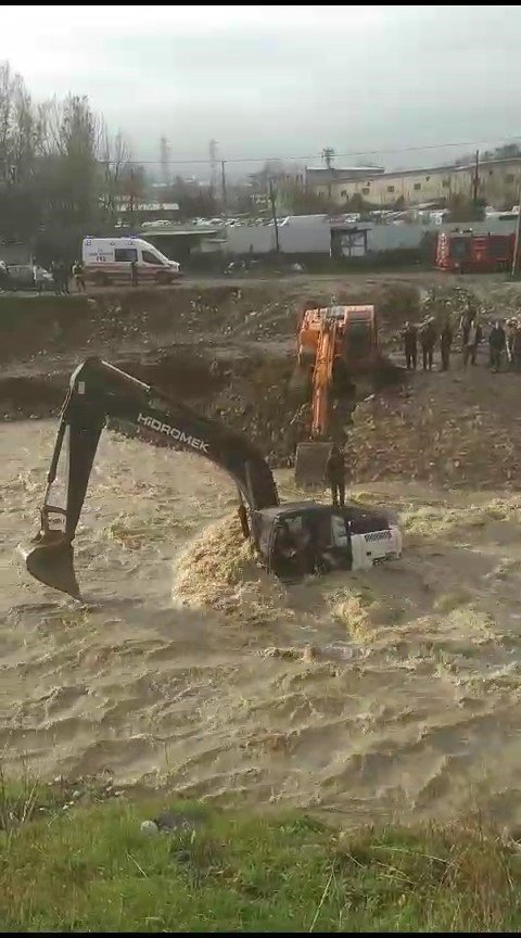 Azgın Sel Sularında Can Pazarı