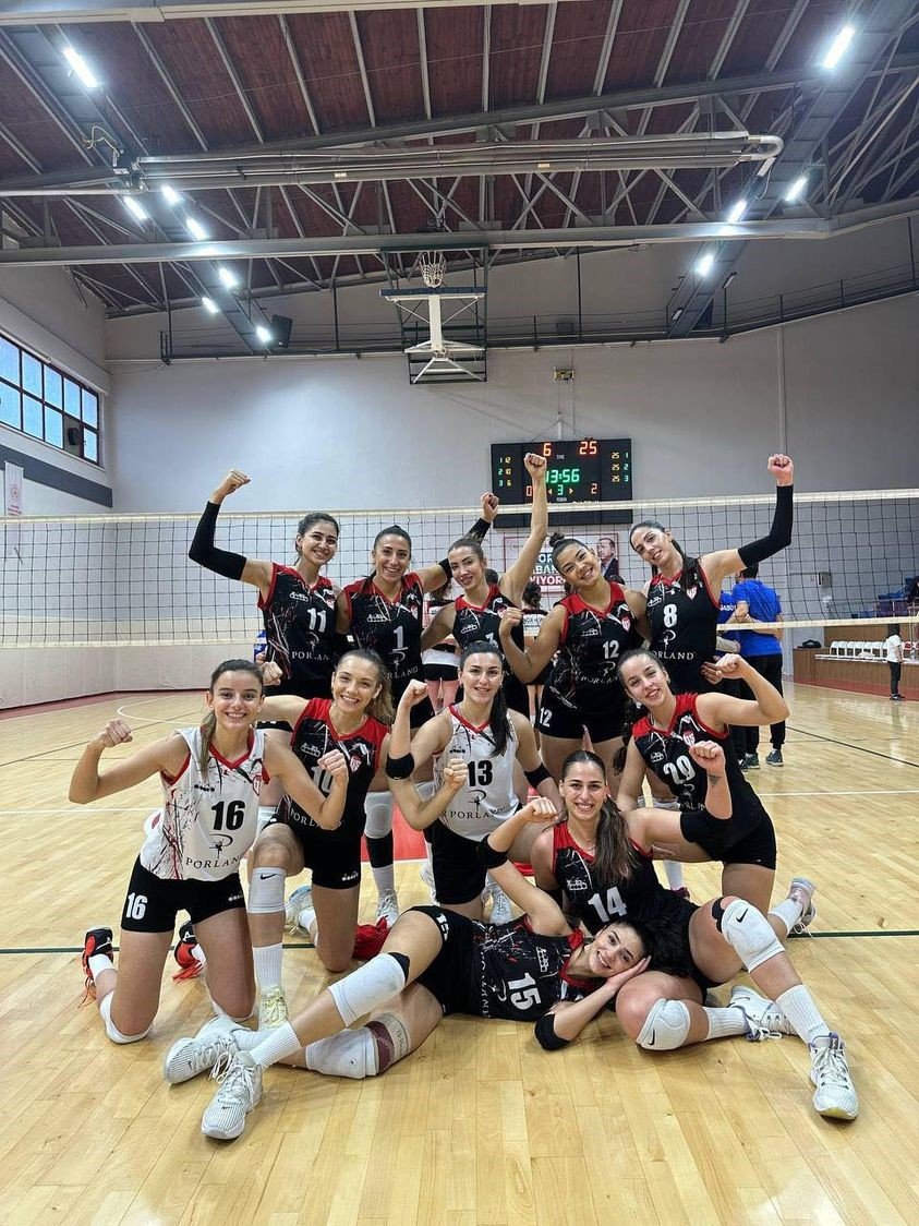 Bilecik Belediyesi Voleybol Spor Kulübü Rahat Kazandı