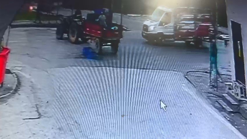 Düşen Zeytinleri Toplamak İçin Seferber Oldular