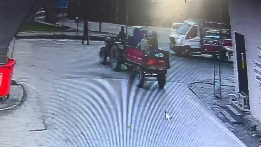 Düşen Zeytinleri Toplamak İçin Seferber Oldular