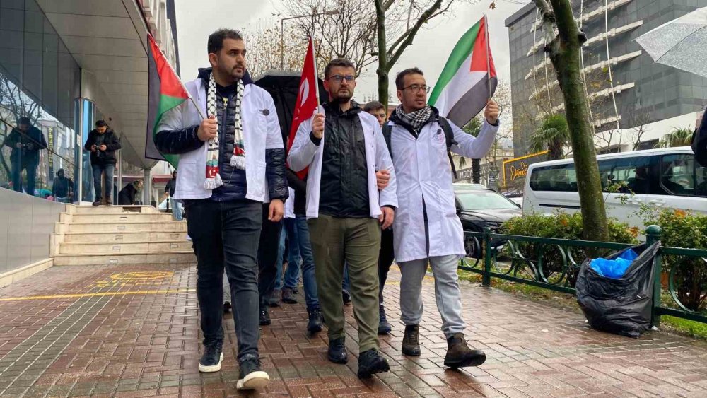 Doktorlar Filistin’e Destek İçin Yürüdü