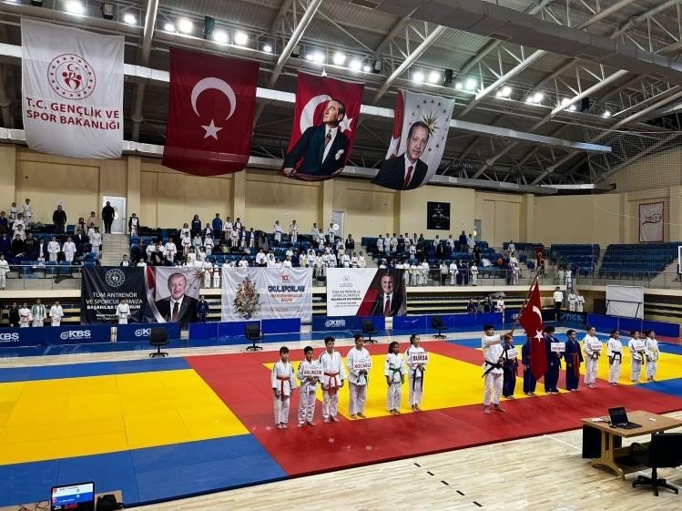 Müsabakalara Ev Sahipliği Yaptı