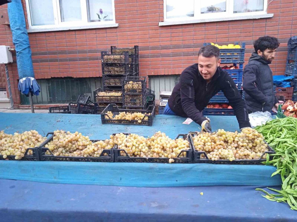 Üzüm Pazar Tezgâhlarına Veda Ediyor
