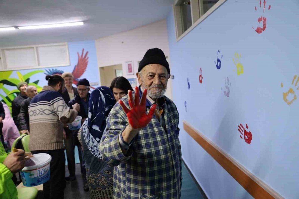 Huzurevi Sakinleri Duvarları Tuvale Dönüştürdü