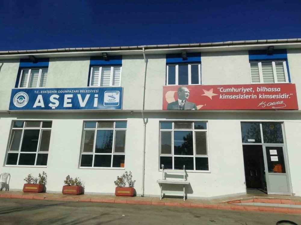 3 Milyon Porsiyon Sıcak Yemek Yardımı