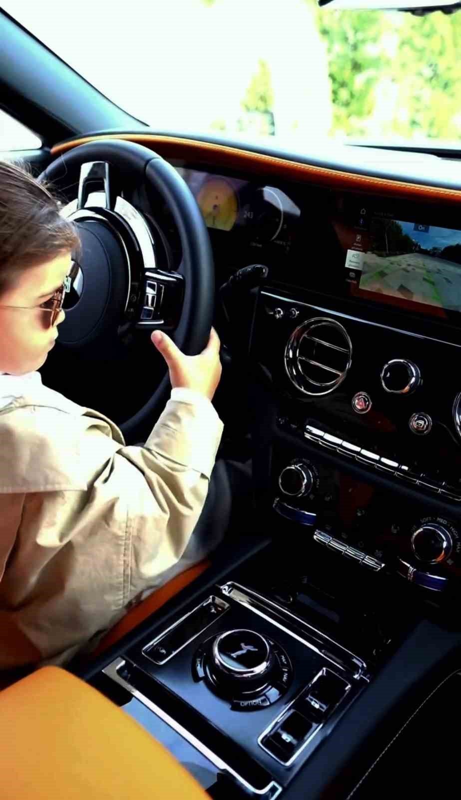 Zayn, Bu Kez Milyonluk Elektrikli Aracın Direksiyonuna Geçti