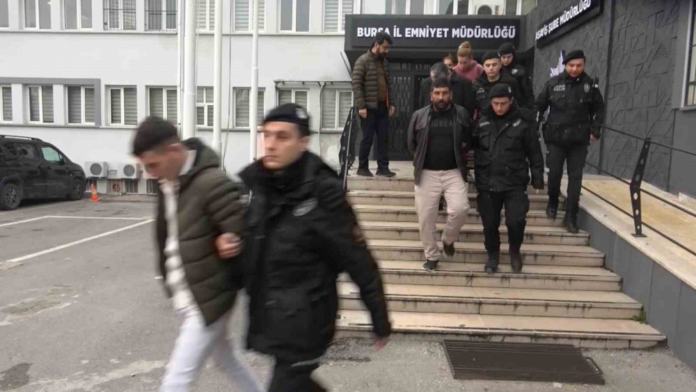 3.5 Milyonluk Vurgun Yapan Çeteyi Çökerttiler