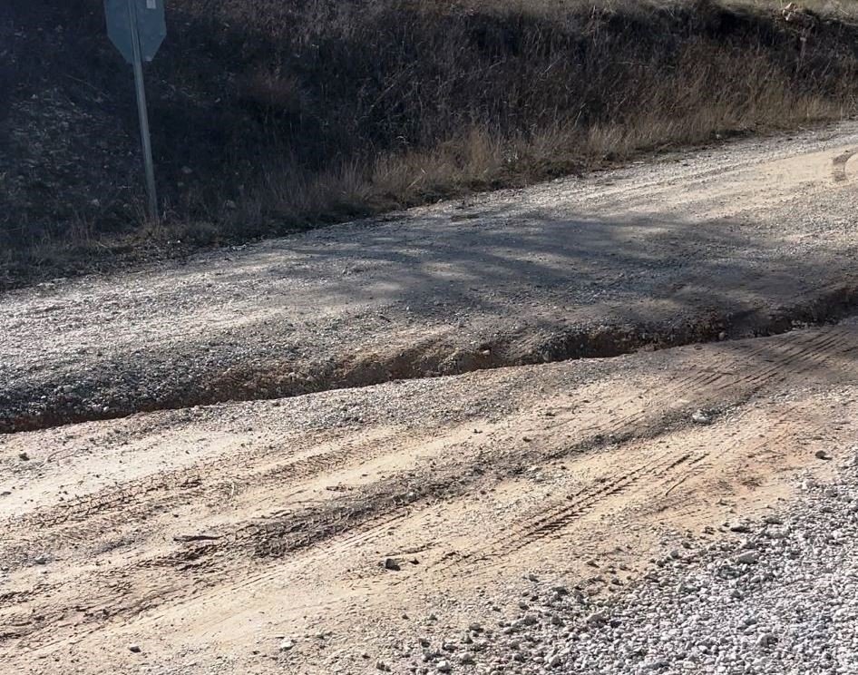 Selden Dolayı Çukur Oluşan Köy Yolu Tehlike Saçıyor