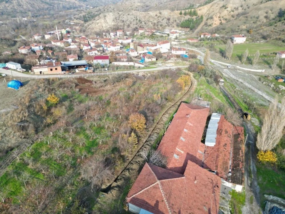 İçme Suyu Hattı Yenileme Çalışmaları Devam Ediyor