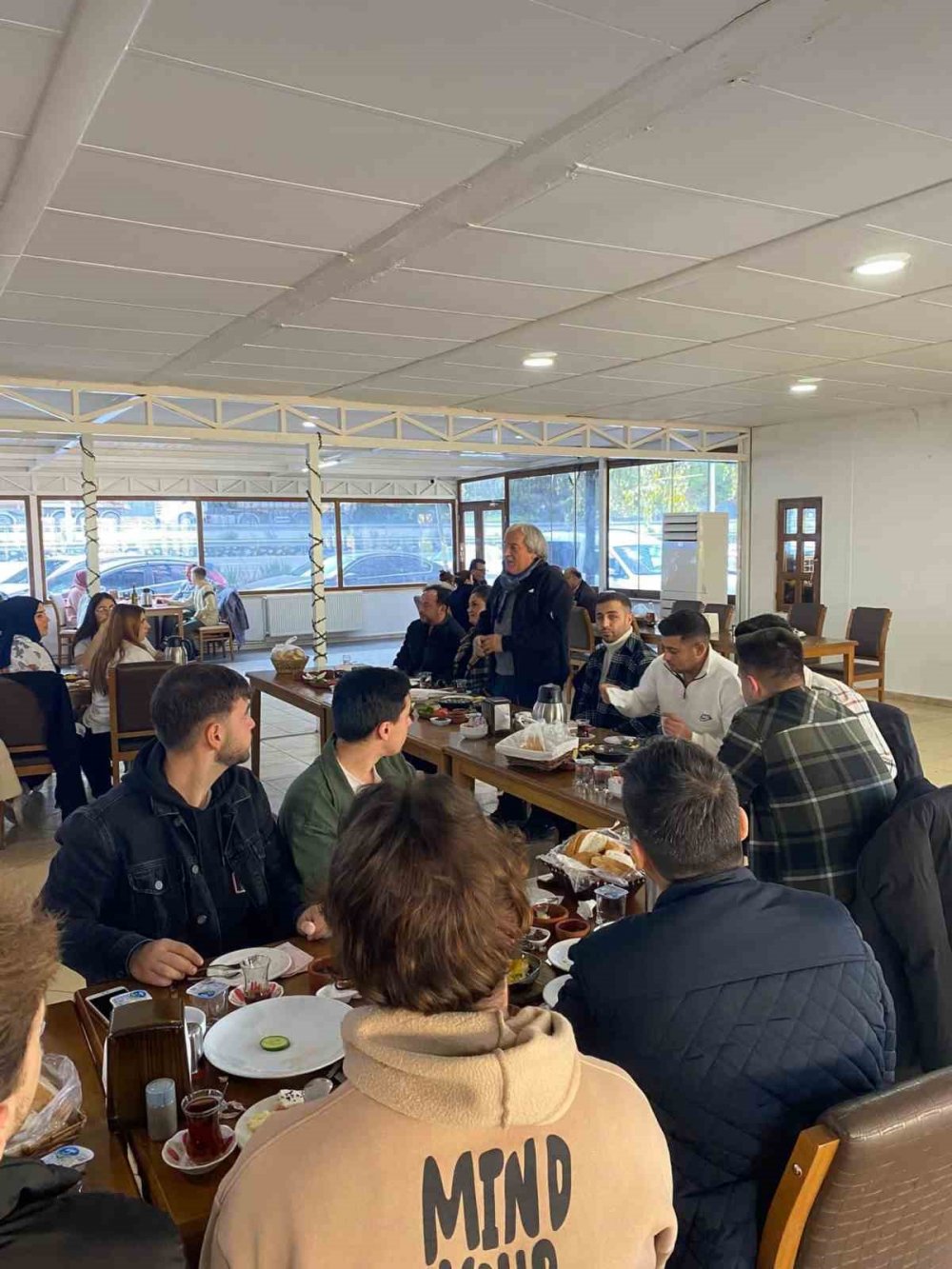 Öğrencilerin Yanında Olduğunu Belirtti
