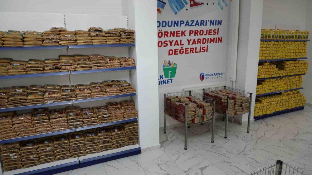 Bu Markette Para Da Kredi Kartı Da Geçmiyor