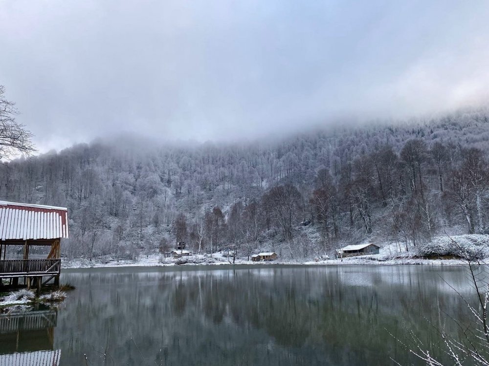 Karla Buluşan Doğadan Kartpostallık Manzaralar