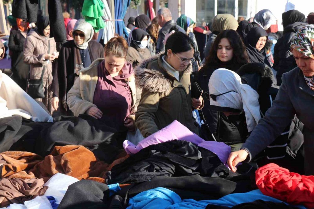 Bu Da Fenomen Pazarcı: Yaptığı Şovlarla Kendine Hayran Bırakıyor