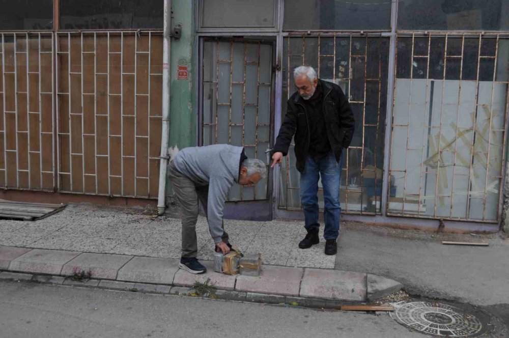 Yaya Kaldırımları Araçlar Tarafından İşgal Ediliyor