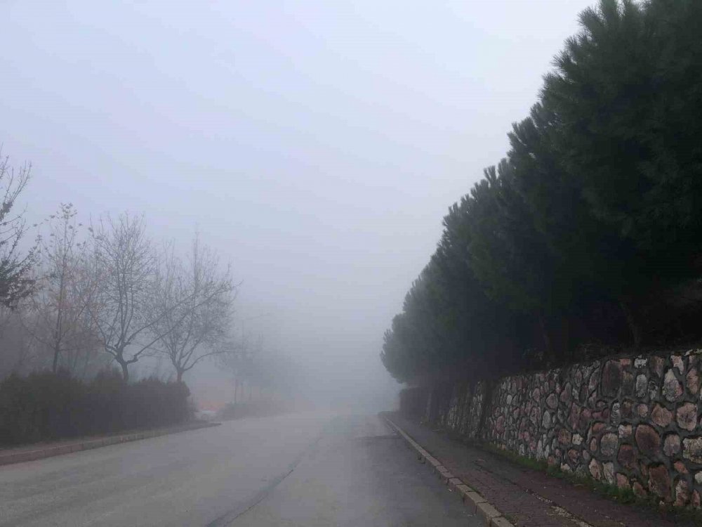 Bilecik’te Sabah Saatlerinde Sis Etkili Oldu