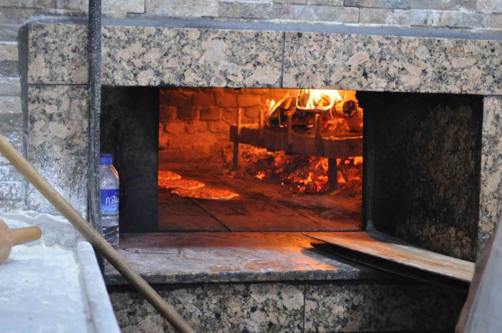 Herkes Soğukla Mücadele Ederken O Sıcaktan Bunalıyor