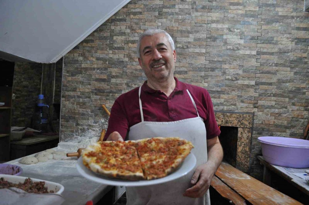 Herkes Soğukla Mücadele Ederken O Sıcaktan Bunalıyor