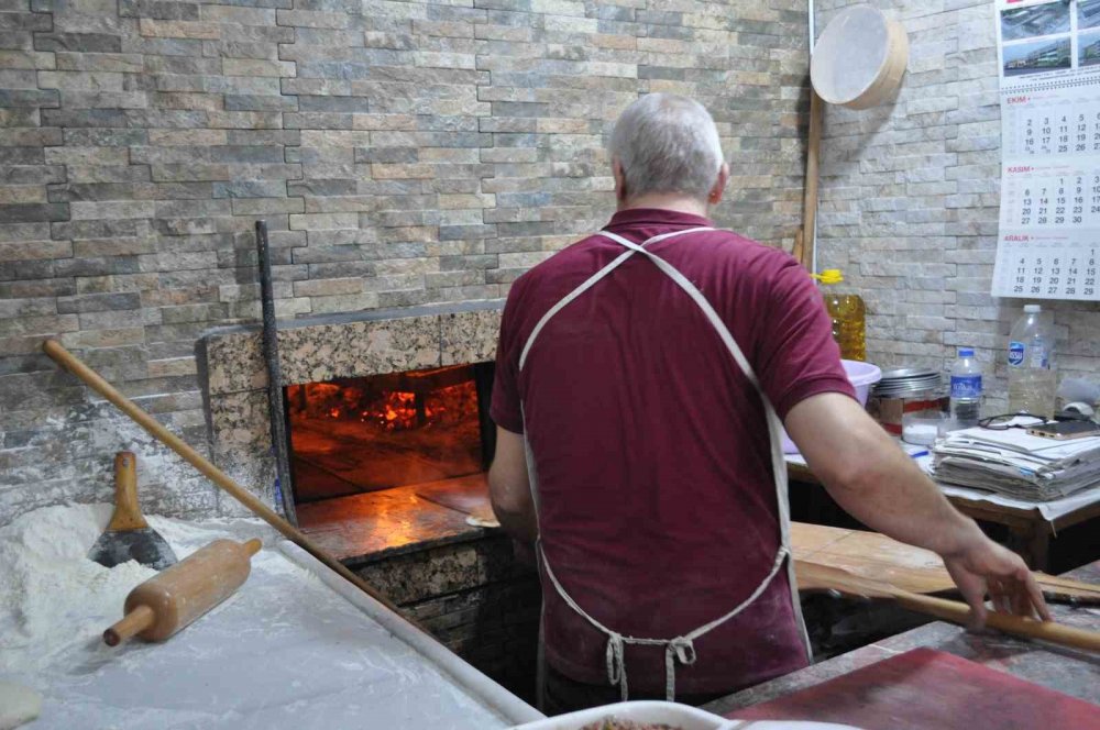Herkes Soğukla Mücadele Ederken O Sıcaktan Bunalıyor