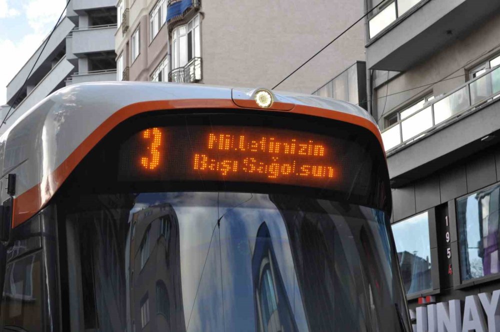 Tramvayların Led Ekranında ‘Milletimizin Başı Sağ Olsun’ Yazısı Yer Aldı