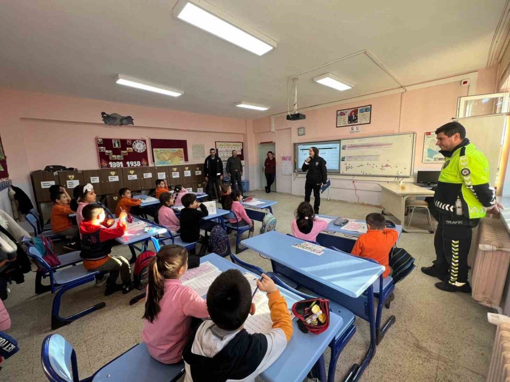 Minik Öğrencilere Polislik Mesleği Tanıtıldı