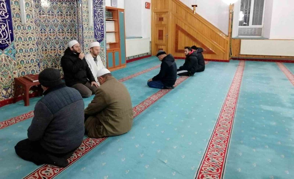 Şehitler İçin Sabah Namazında Kur’an Okunup Dua Edildi