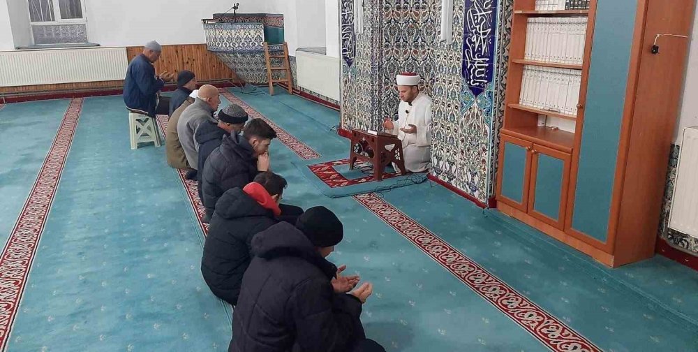 Şehitler İçin Sabah Namazında Kur’an Okunup Dua Edildi